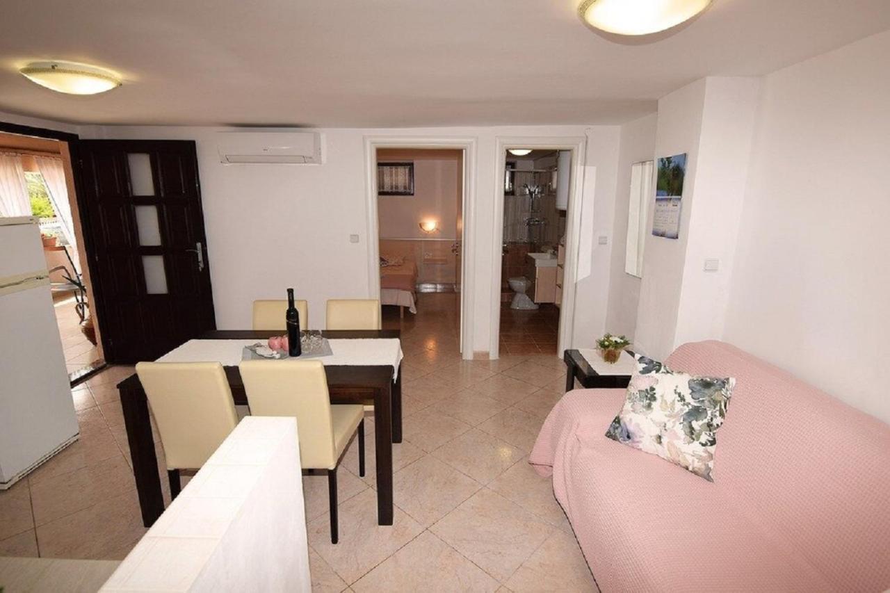 Apartmani Sole Pjescana Uvala Esterno foto