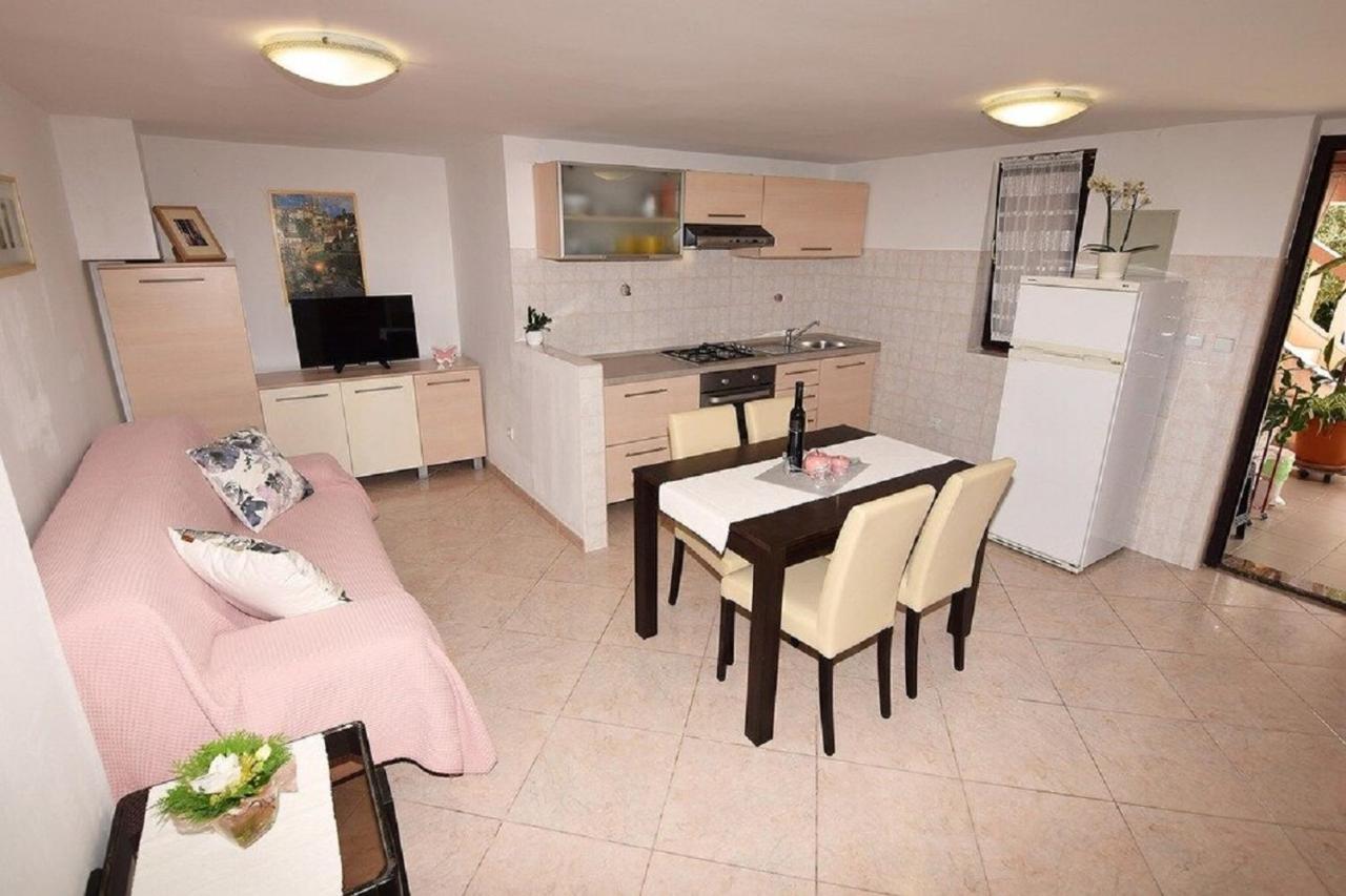 Apartmani Sole Pjescana Uvala Esterno foto
