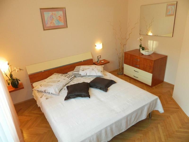 Apartmani Sole Pjescana Uvala Esterno foto
